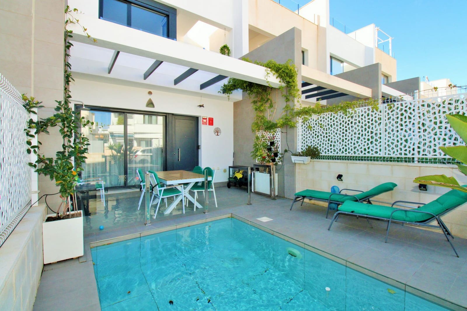 2 soveværelse Byhus til salg i Villamartin med swimmingpool - € 294.990 (Ref: 9833472)