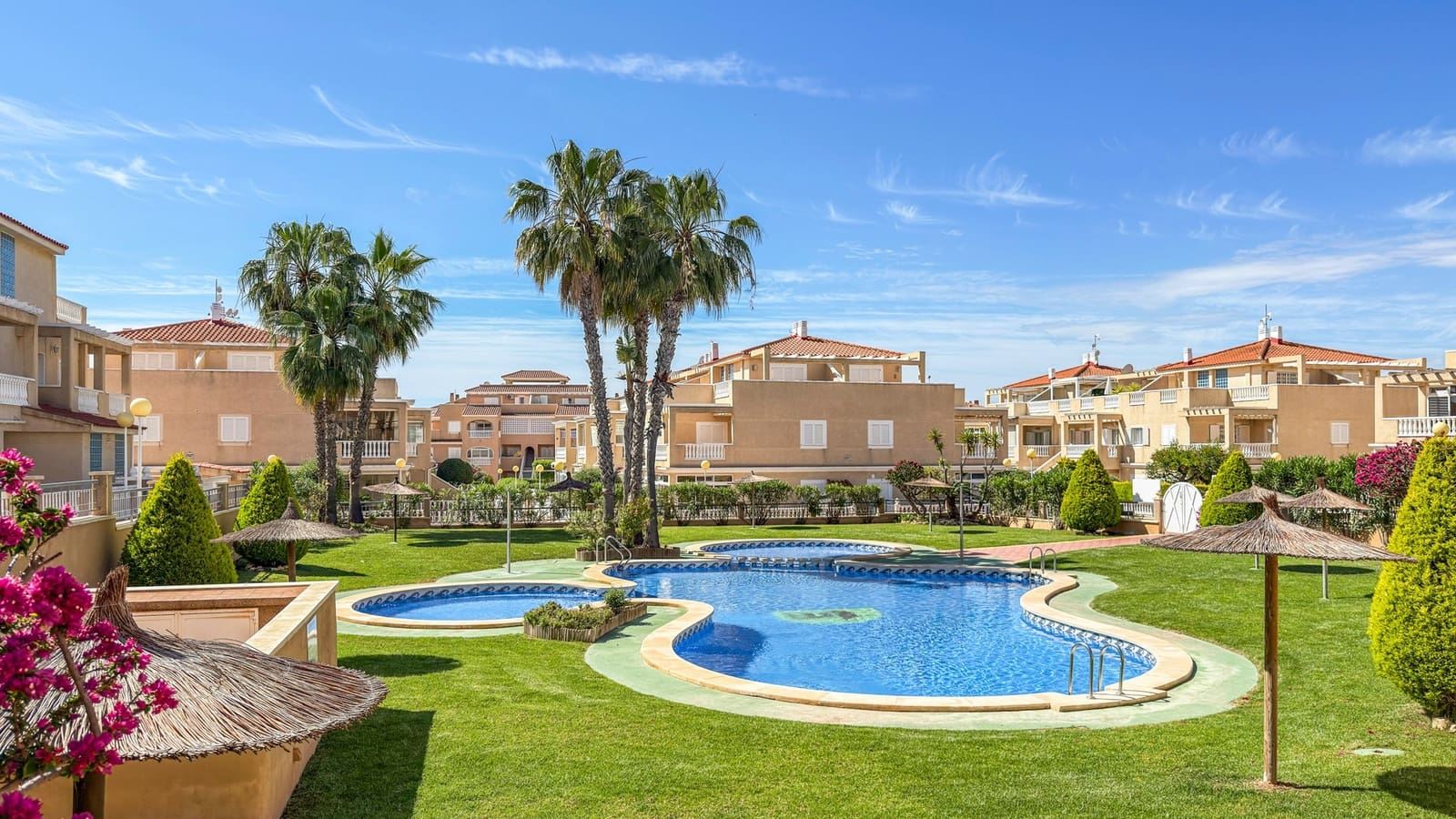 3 bedroom Apartment for sale in Playa Flamenca with pool garage - € 359,000 (Ref: 9840304)