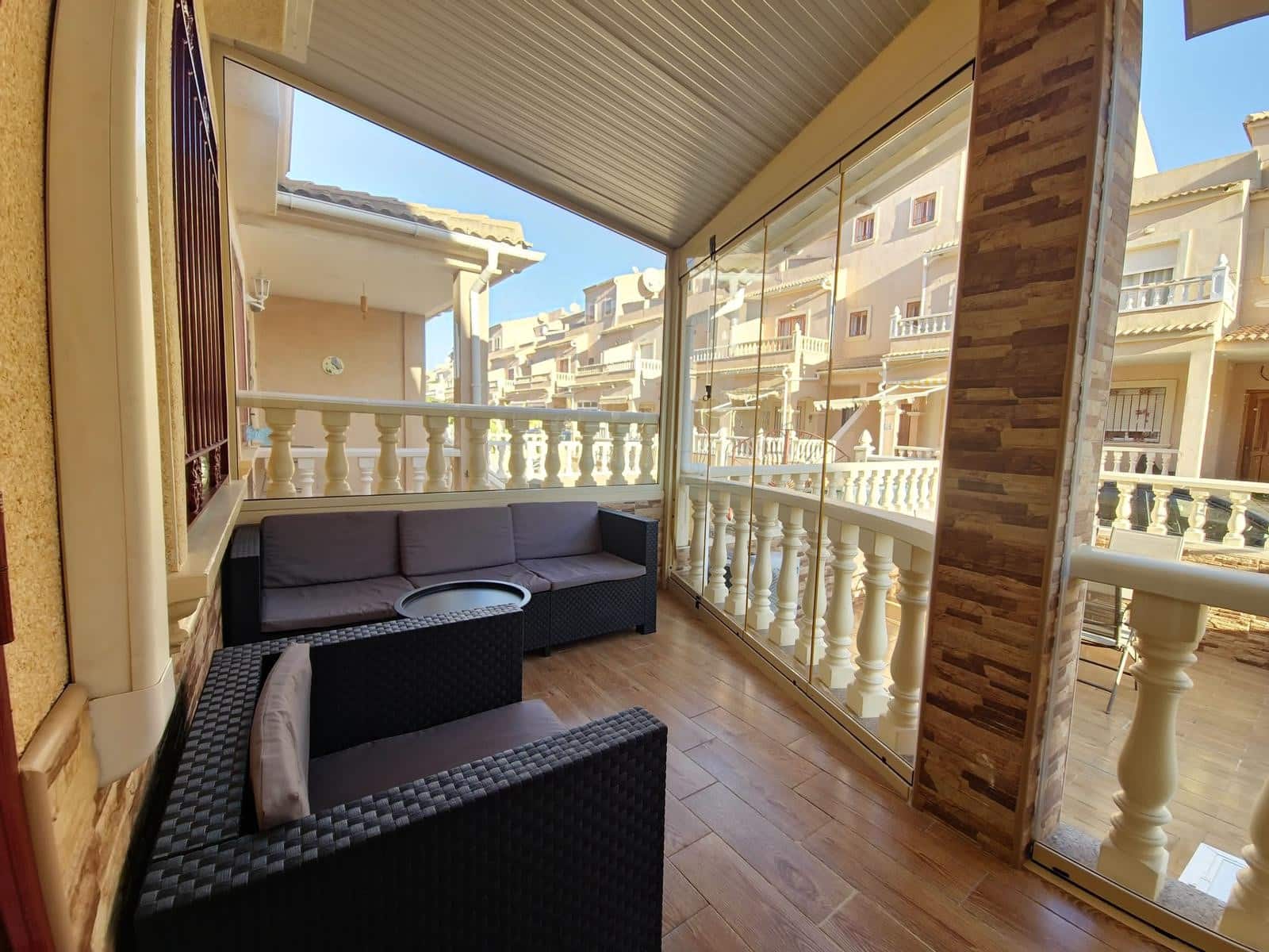 3 Zimmer Haus zu verkaufen in Playa Flamenca mit Pool Garage - 285.000 € (Ref: 9861696)