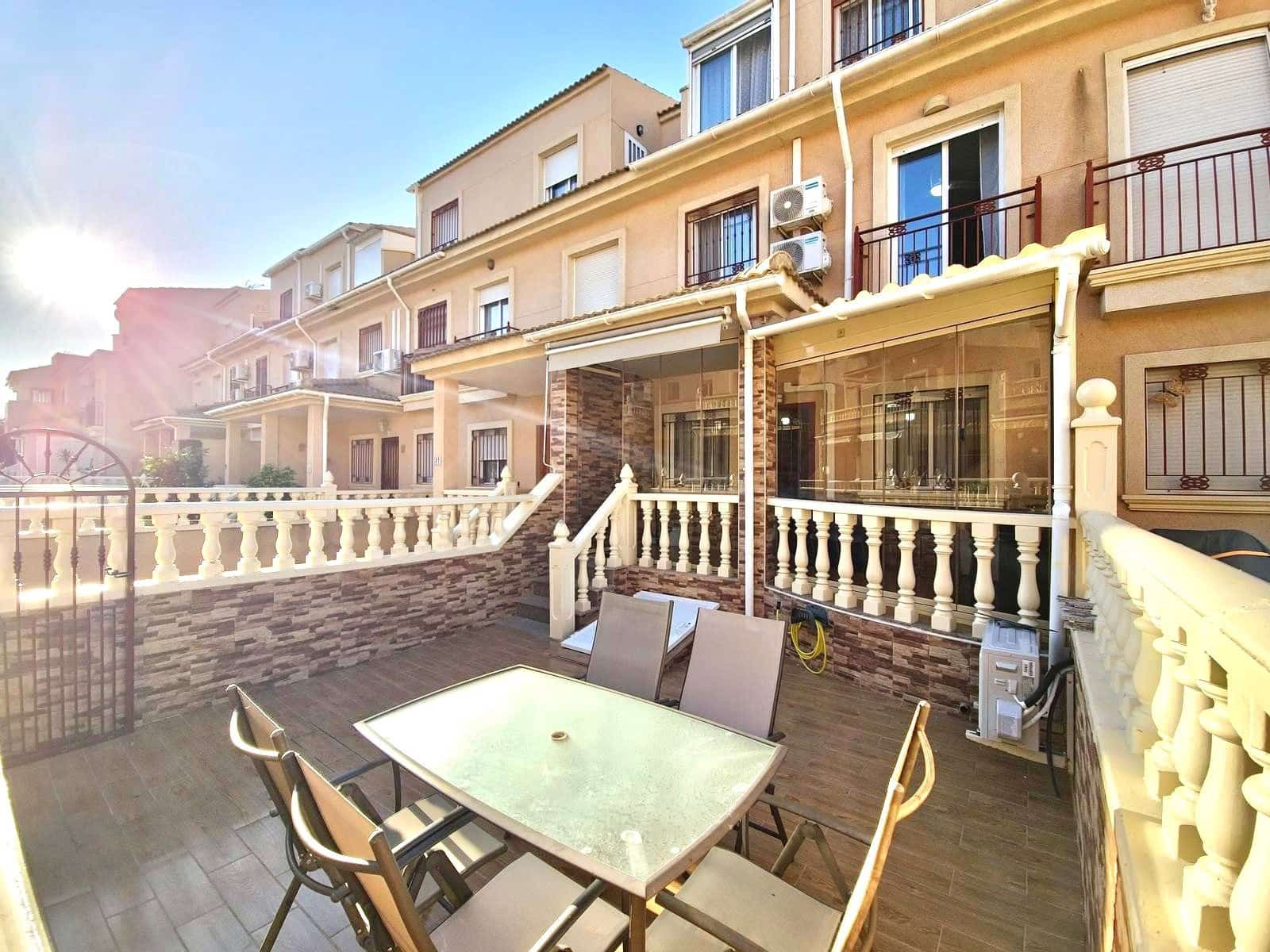 3 Zimmer Haus zu verkaufen in Playa Flamenca mit Pool Garage - 285.000 € (Ref: 9861696)