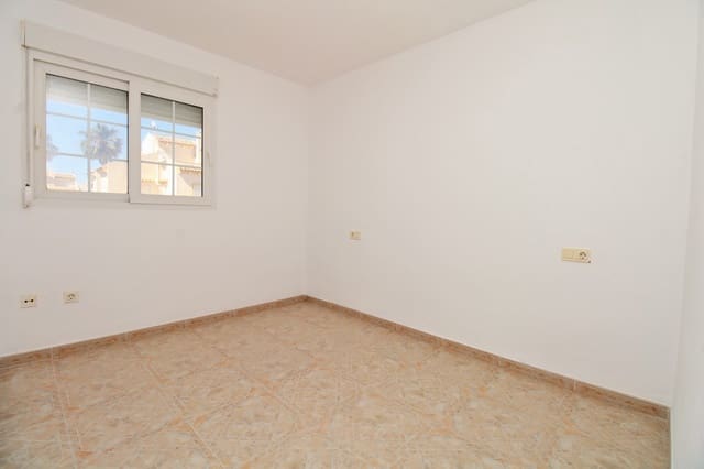 Casa de 2 habitaciones en Playa Flamenca, Orihuela en venta con piscina garaje - 215.000 € (Ref: 9871648)