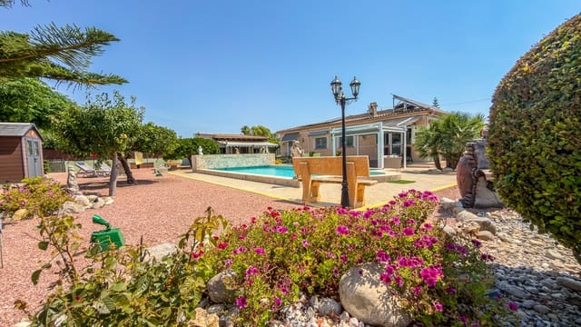 3 bedroom Townhouse for sale in Catral with pool garage - € 585,500 (Ref: 9943316)