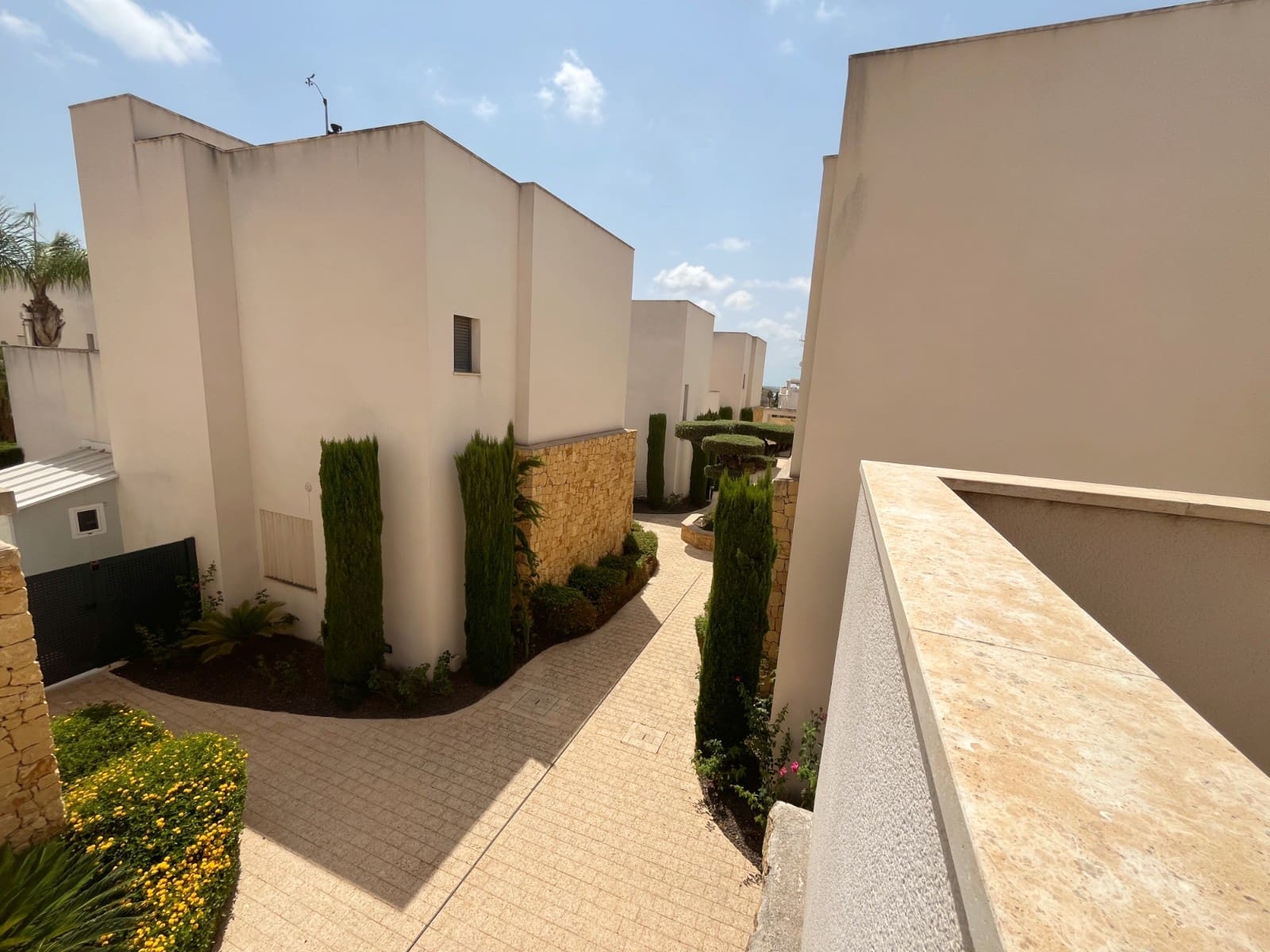 2 soveværelse Villa til salg i Pueblo Bravo med swimmingpool garage - € 335.000 (Ref: 9995561)