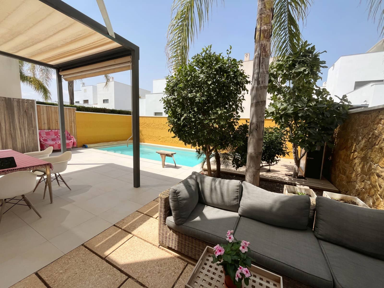 2 soveværelse Villa til salg i Pueblo Bravo med swimmingpool garage - € 335.000 (Ref: 9995561)