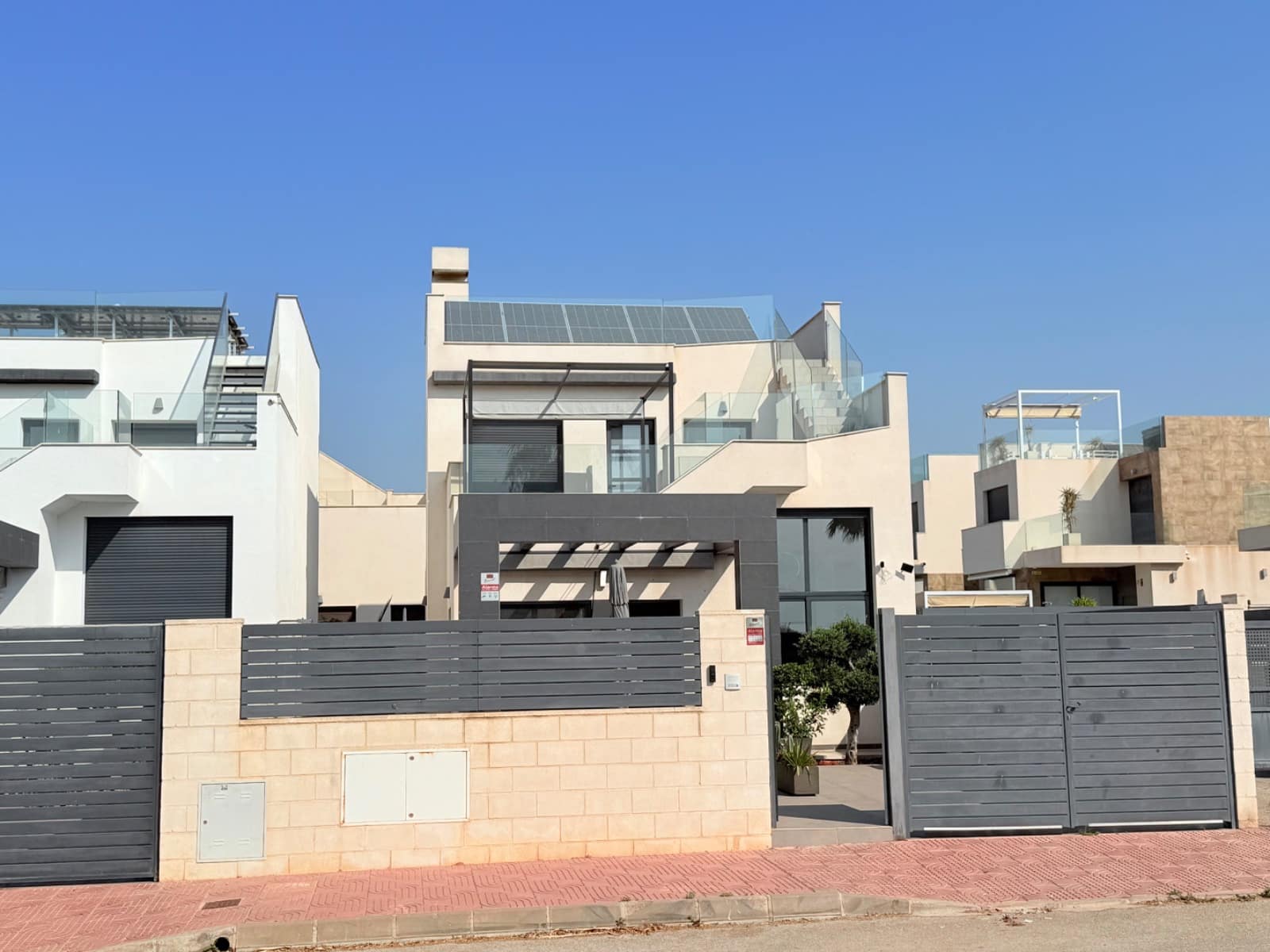 3 Zimmer Villa zu verkaufen in Pueblo Bravo mit Pool Garage - 399.000 € (Ref: 9998411)