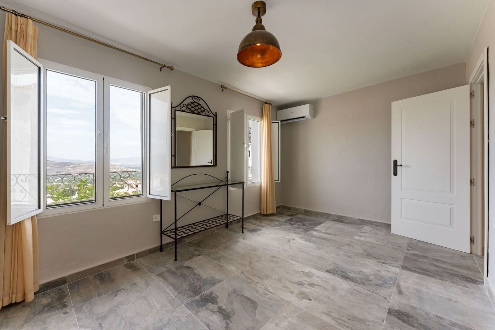3 makuuhuone Omakotitalo myytävänä paikassa Alhaurin el Grande - 290 000 € (Ref: 10039254)