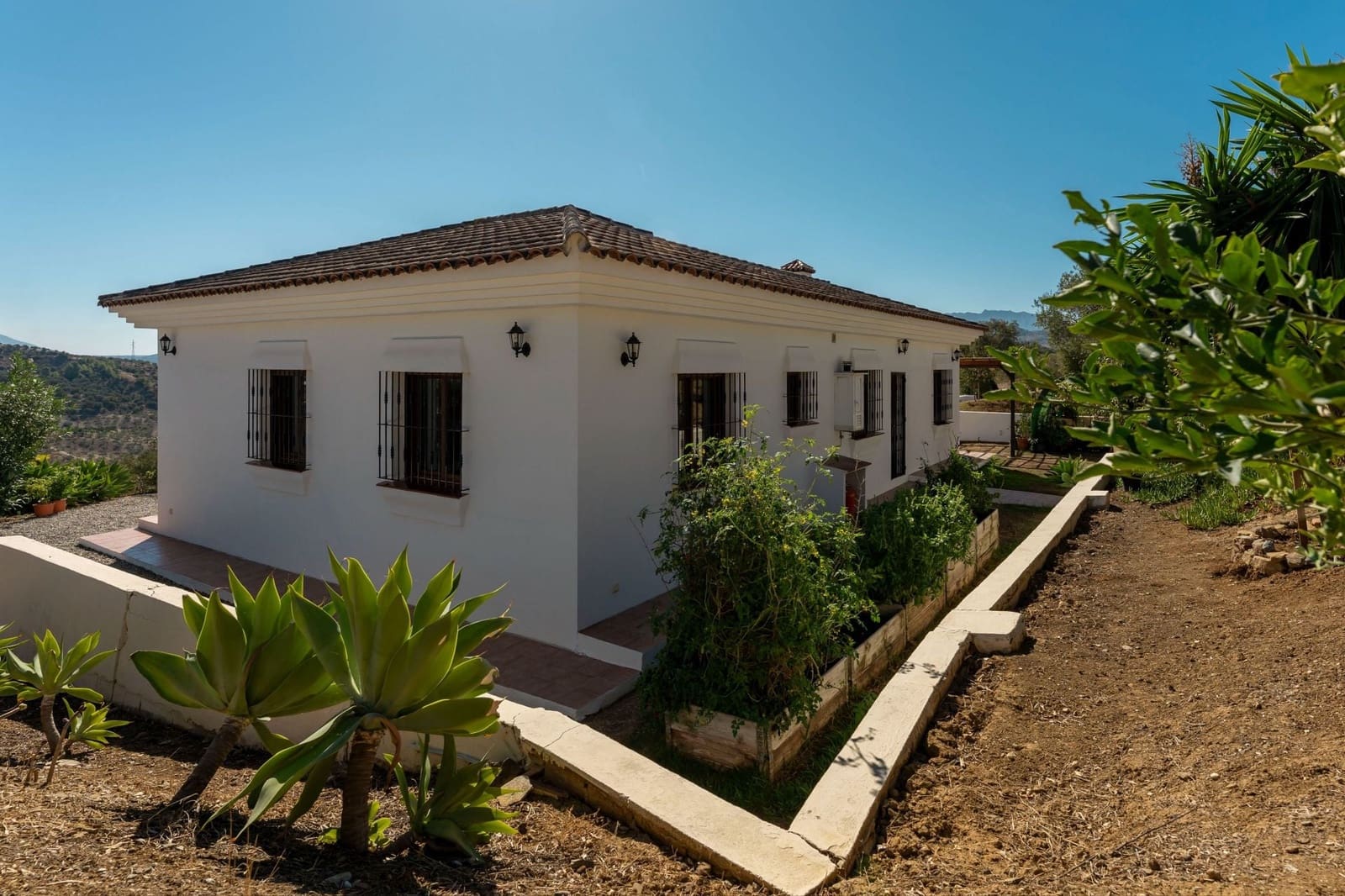 3 bedroom Finca/Country House for sale in Tolox with pool garage - € 449,000 (Ref: 10158473)