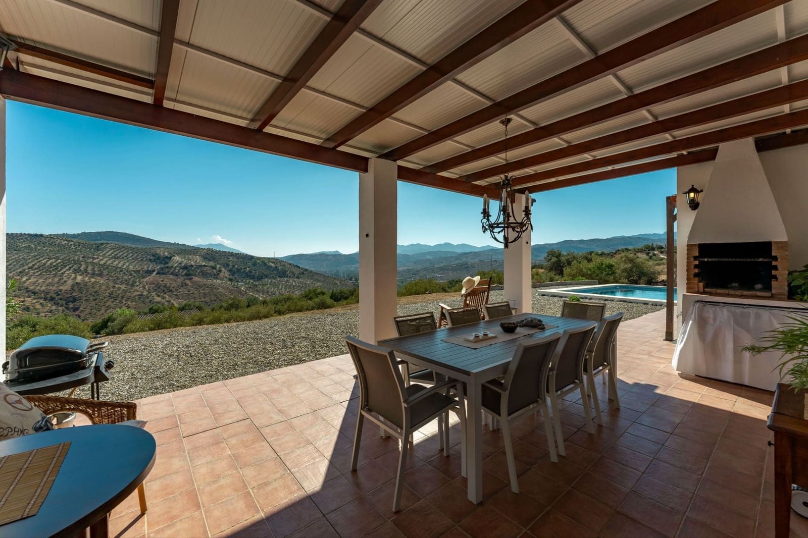 3 bedroom Finca/Country House for sale in Tolox with pool garage - € 449,000 (Ref: 10158473)