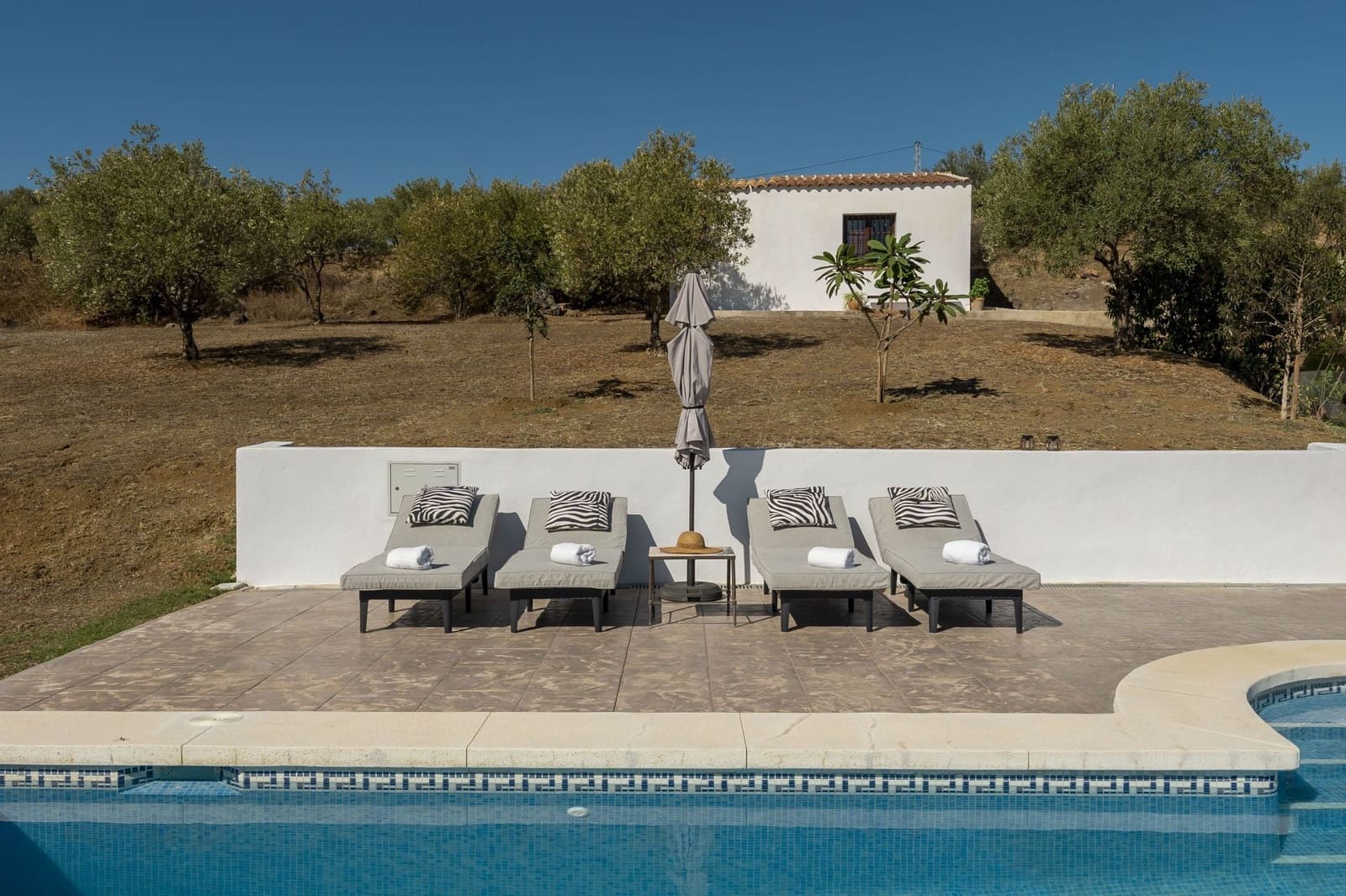3 bedroom Finca/Country House for sale in Tolox with pool garage - € 449,000 (Ref: 10158473)