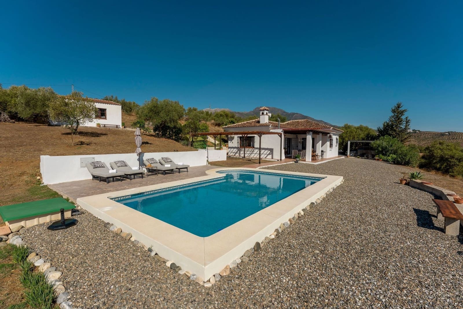 3 bedroom Finca/Country House for sale in Tolox with pool garage - € 449,000 (Ref: 10158473)