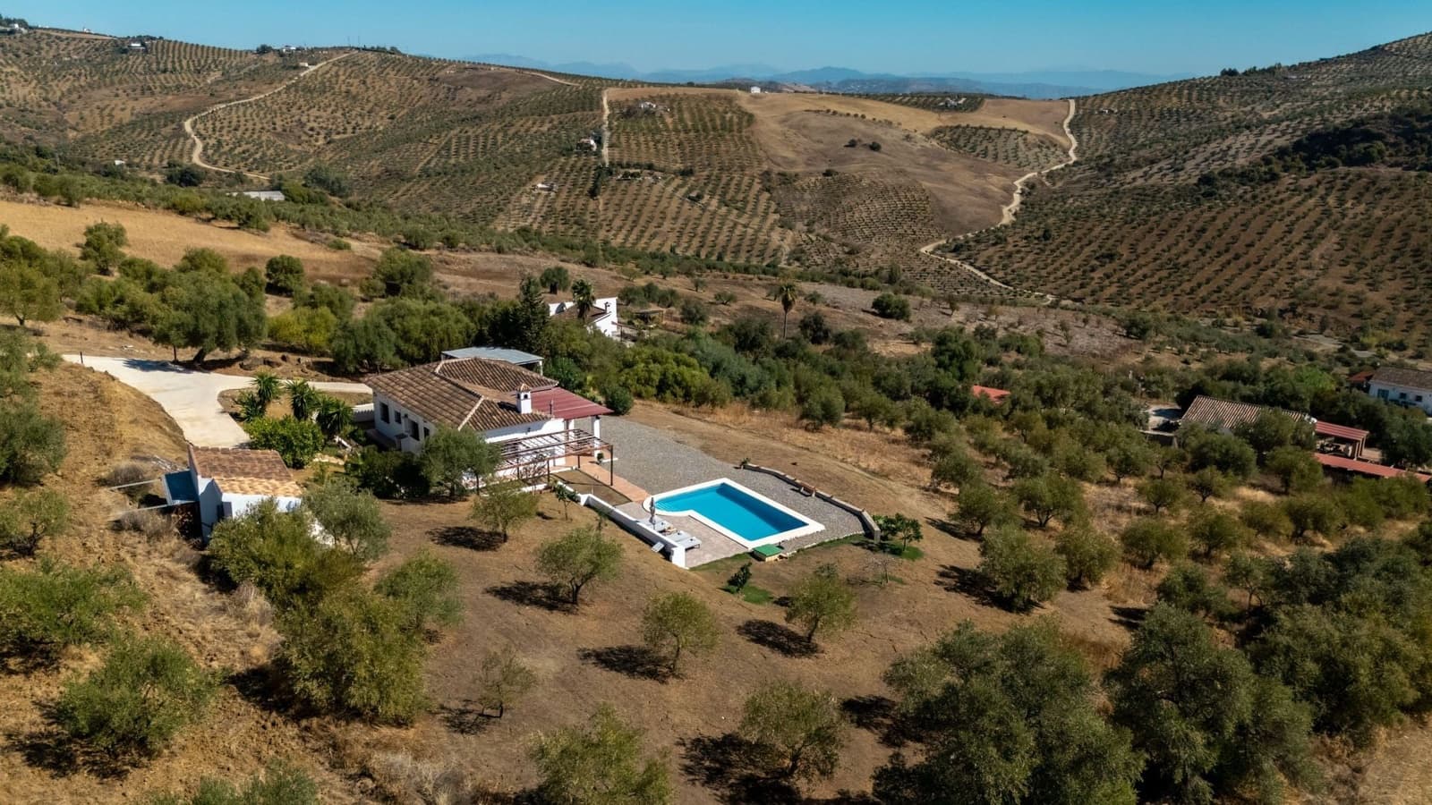 3 bedroom Finca/Country House for sale in Tolox with pool garage - € 449,000 (Ref: 10158473)