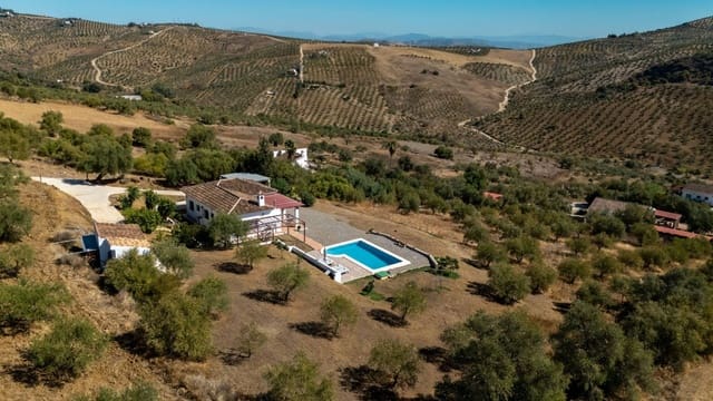 3 chambre Finca/Maison de Campagne à vendre à Tolox avec piscine garage - 449 000 € (Ref: 10158473)