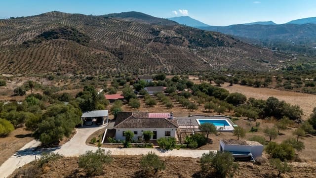 3 soverom Finca/Herregård til salgs i Tolox med svømmebasseng garasje - € 449 000 (Ref: 10158473)