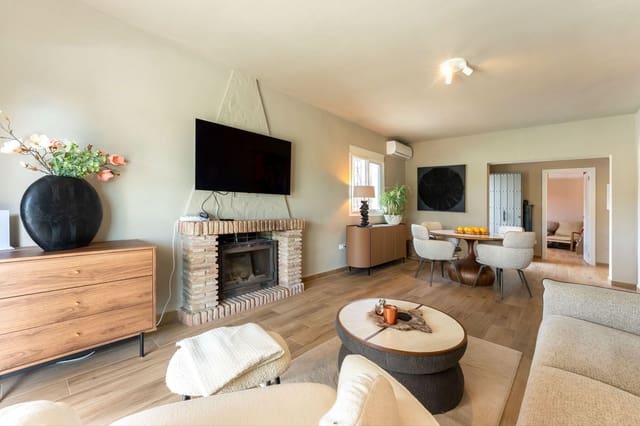 3 soveværelse Finca/Landehus til salg i Pizarra med swimmingpool garage - € 475.000 (Ref: 10165590)