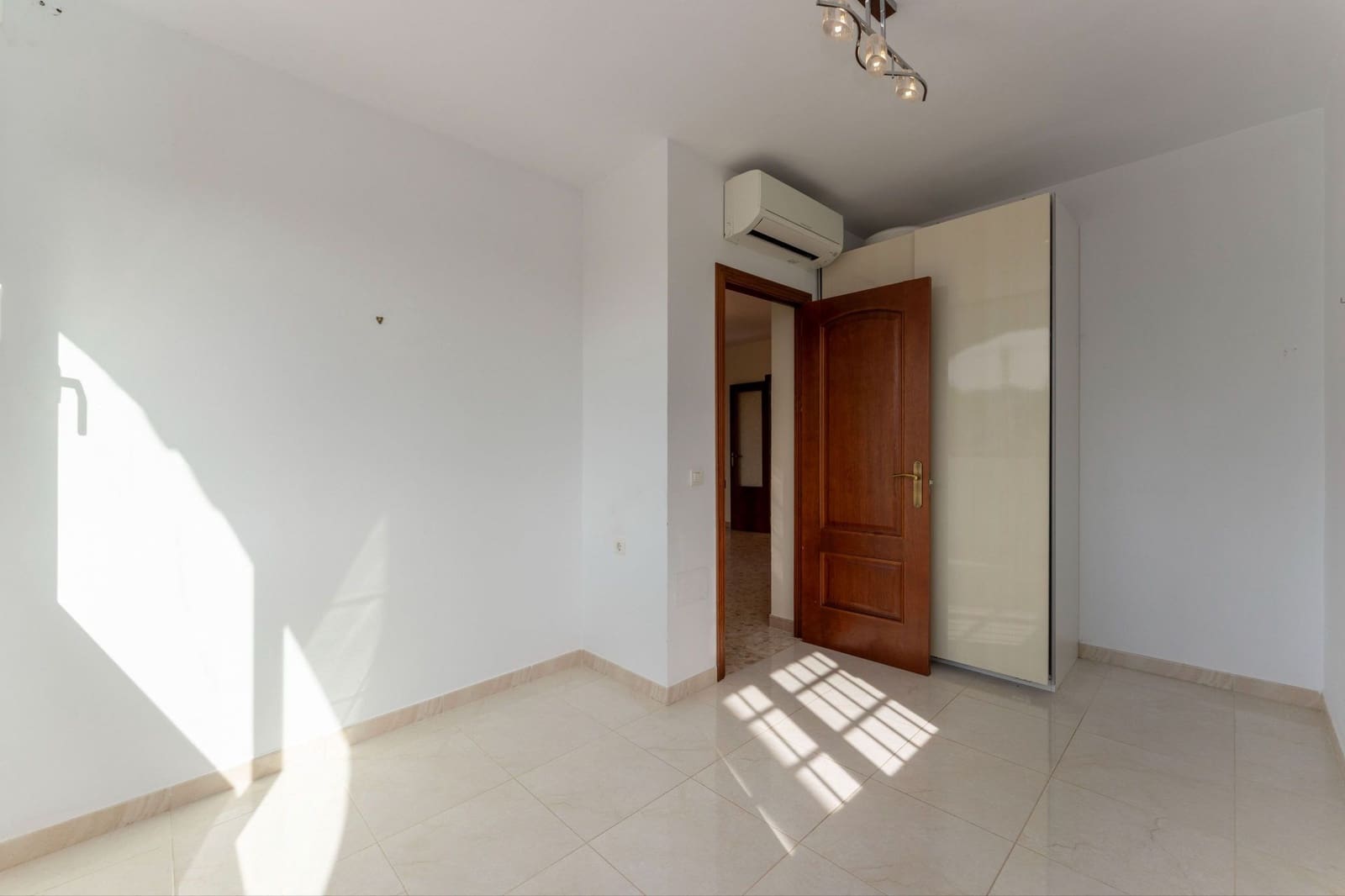 Chalet de 3 habitaciones en Alhaurín el Grande en venta con piscina garaje - 549.000 € (Ref: 10184122)