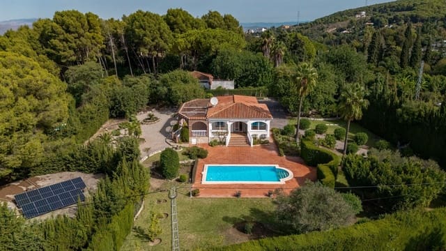 Chalet de 3 habitaciones en Alhaurín el Grande en venta con piscina garaje - 549.000 € (Ref: 10184122)