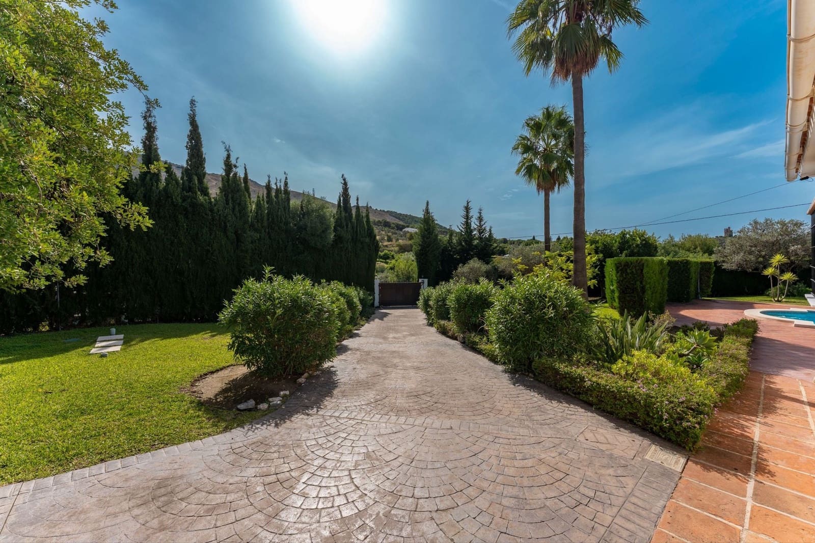 Chalet de 3 habitaciones en Alhaurín el Grande en venta con piscina garaje - 549.000 € (Ref: 10184122)