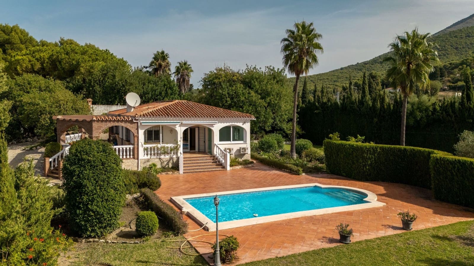Chalet de 3 habitaciones en Alhaurín el Grande en venta con piscina garaje - 549.000 € (Ref: 10184122)