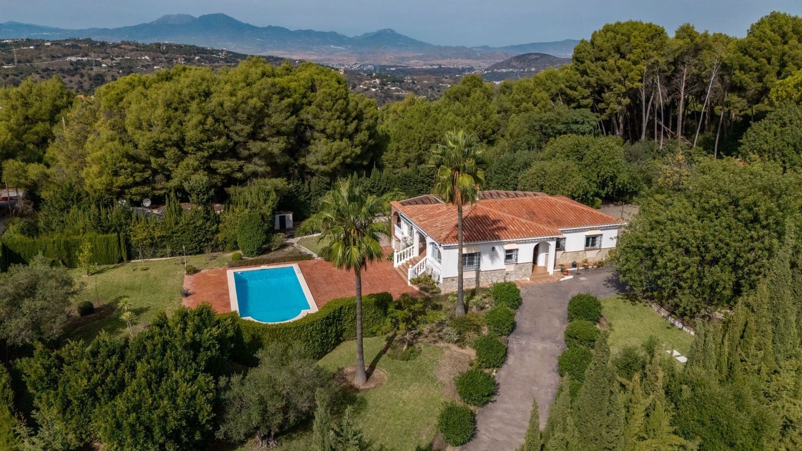 Chalet de 3 habitaciones en Alhaurín el Grande en venta con piscina garaje - 549.000 € (Ref: 10184122)