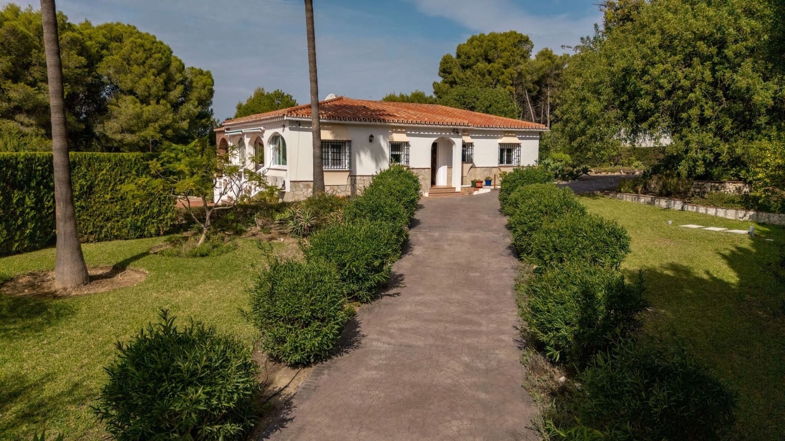 Chalet de 3 habitaciones en Alhaurín el Grande en venta con piscina garaje - 549.000 € (Ref: 10184122)