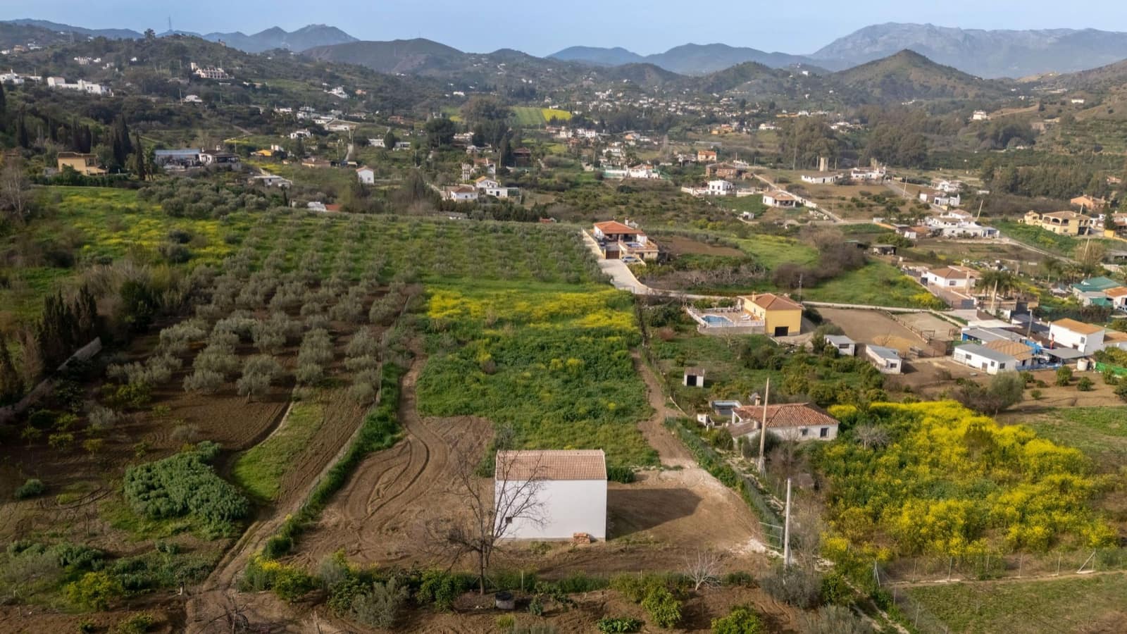 Finca/Country House for sale in Coin - € 199,000 (Ref: 8846636)