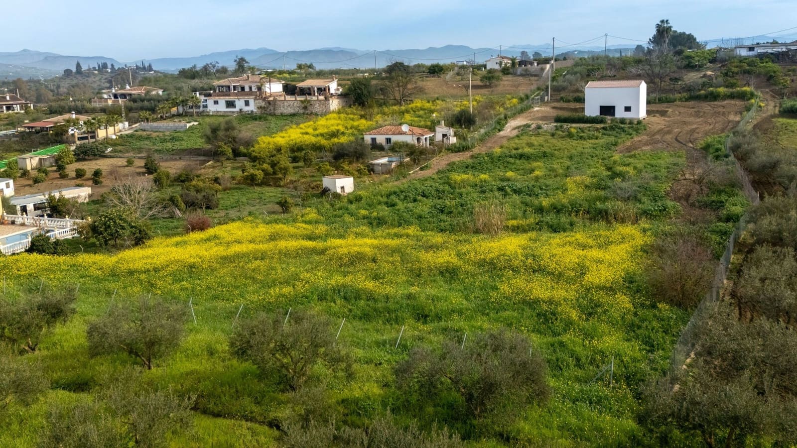 Finca/Country House for sale in Coin - € 199,000 (Ref: 8846636)