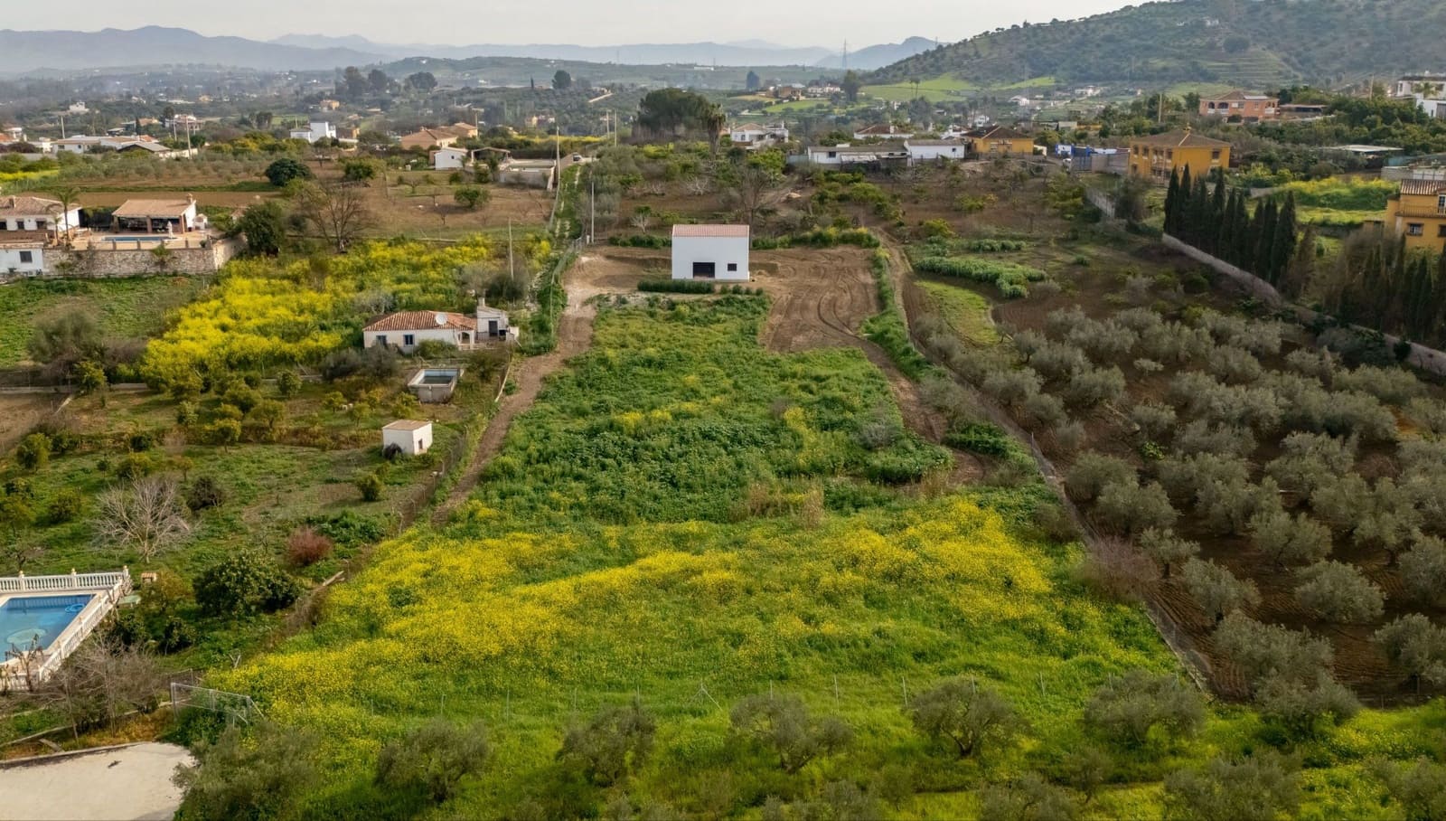 Finca/Country House for sale in Coin - € 199,000 (Ref: 8846636)