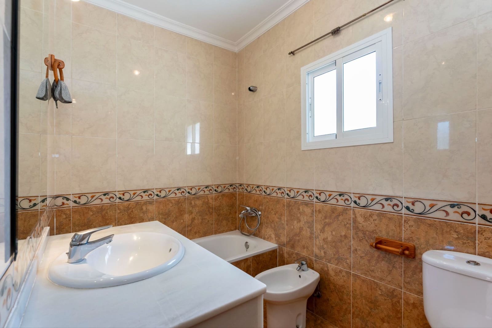 3 soveværelse Finca/Landehus til salg i Coin med swimmingpool - € 575.000 (Ref: 8925937)