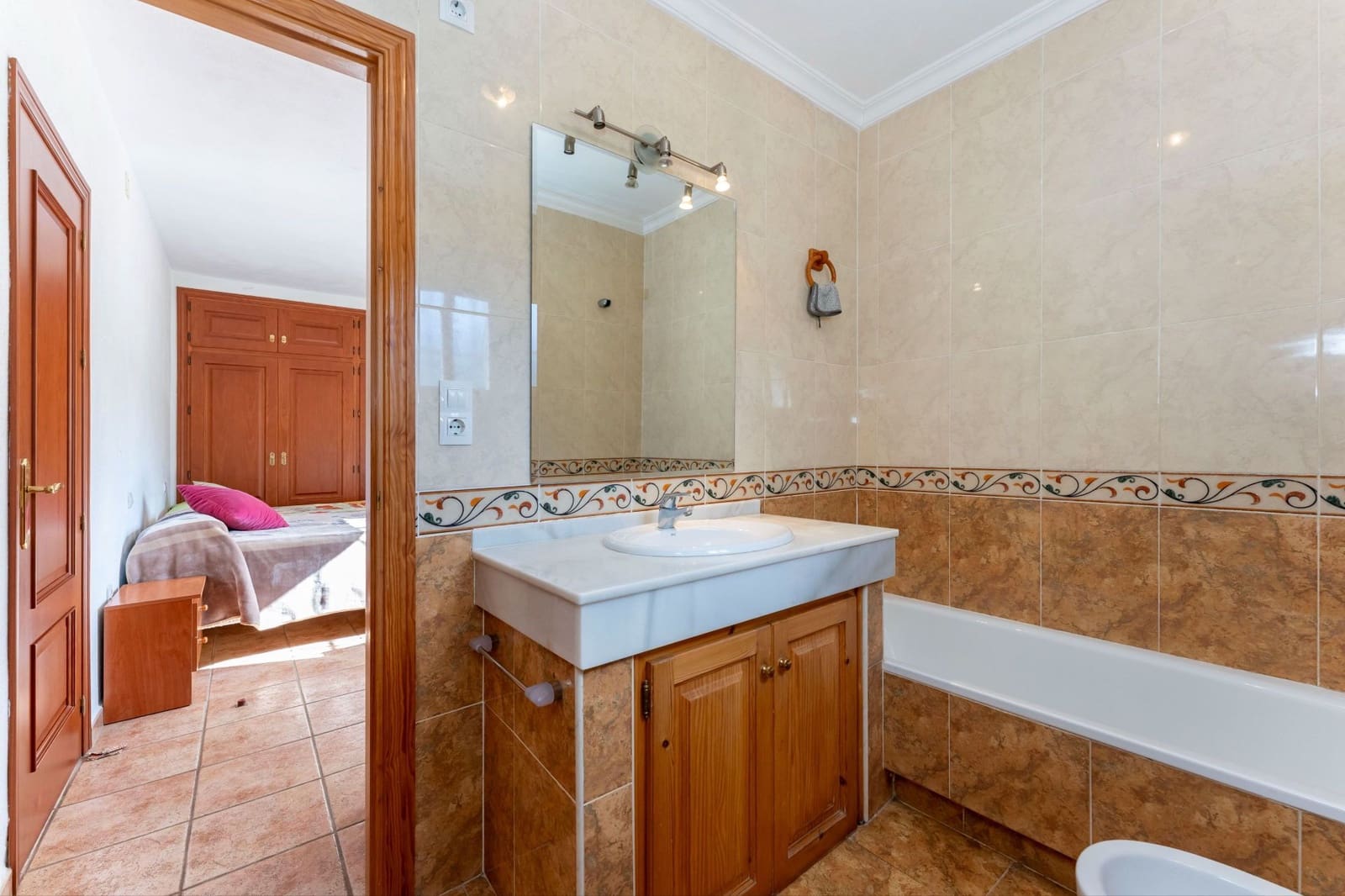 3 soveværelse Finca/Landehus til salg i Coin med swimmingpool - € 575.000 (Ref: 8925937)