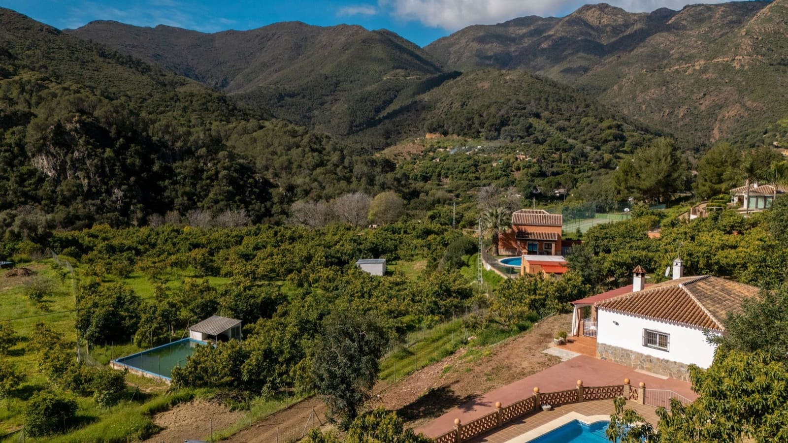 3 soveværelse Finca/Landehus til salg i Coin med swimmingpool - € 575.000 (Ref: 8925937)