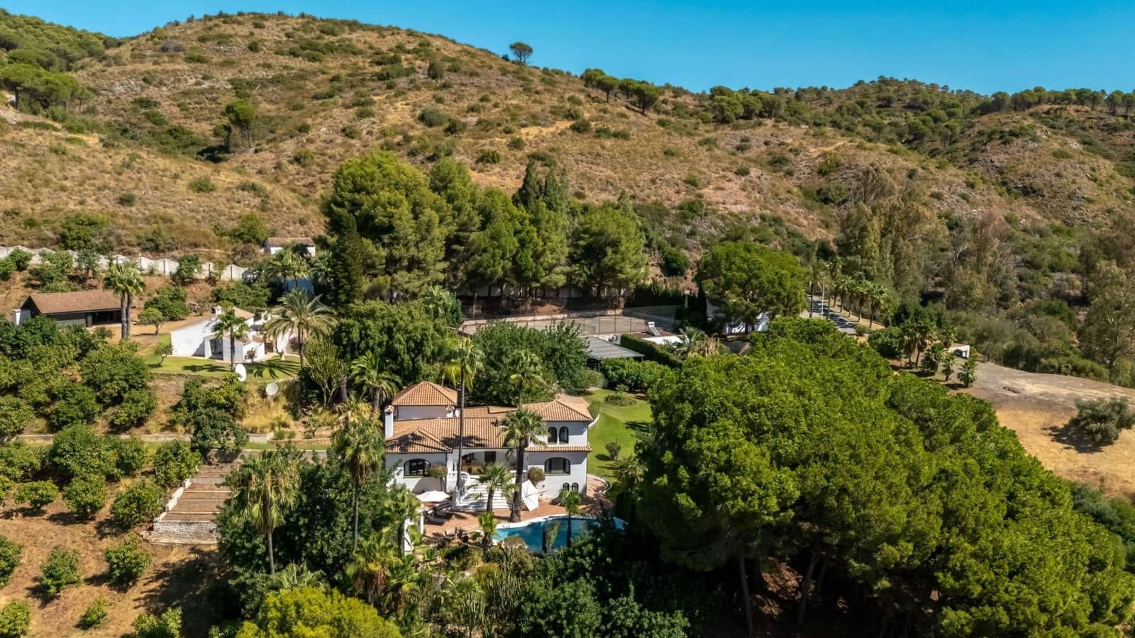 5 soveværelse Finca/Landehus til salg i Alhaurin el Grande med swimmingpool - € 2.499.000 (Ref: 9254569)