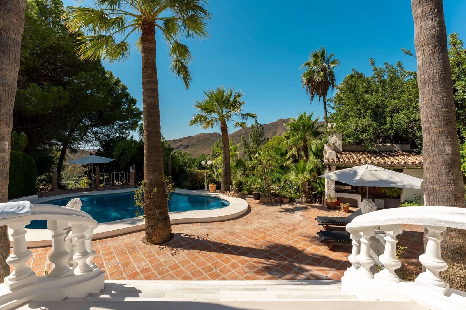 5 soveværelse Finca/Landehus til salg i Alhaurin el Grande med swimmingpool - € 2.499.000 (Ref: 9254569)