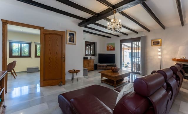 4 soveværelse Finca/Landehus til salg i Alhaurín el Grande med swimmingpool - € 575.000 (Ref: 9388784)