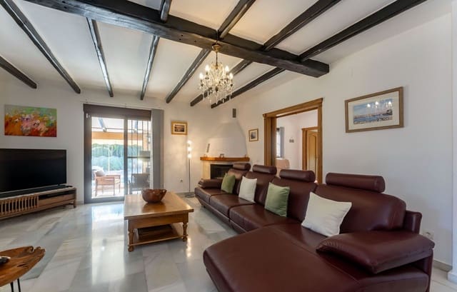 4 soveværelse Finca/Landehus til salg i Alhaurín el Grande med swimmingpool - € 575.000 (Ref: 9388784)