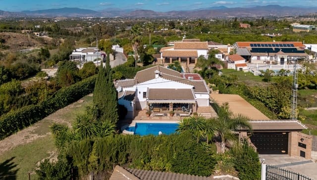 4 soveværelse Finca/Landehus til salg i Alhaurín el Grande med swimmingpool - € 575.000 (Ref: 9388784)