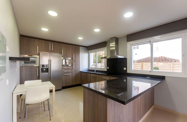 4 sovrum Villa till salu i Coín med pool - 595 000 € (Ref: 9496706)