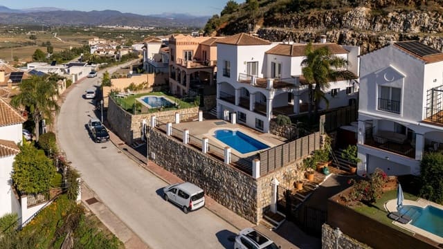 4 sovrum Villa till salu i Coín med pool - 595 000 € (Ref: 9496706)