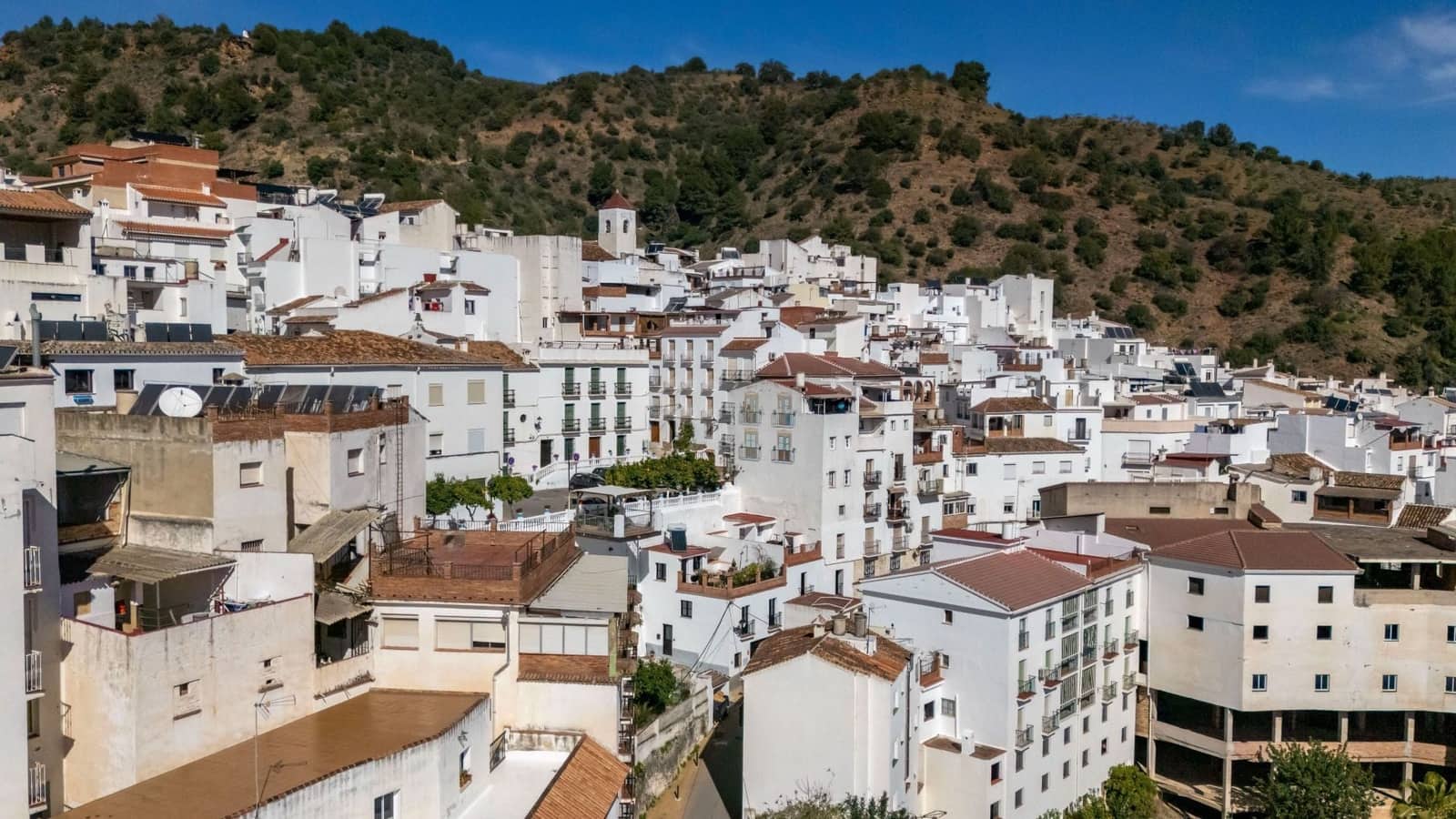 Casa de 2 habitaciones en Tolox en venta - 249.000 € (Ref: 9636253)