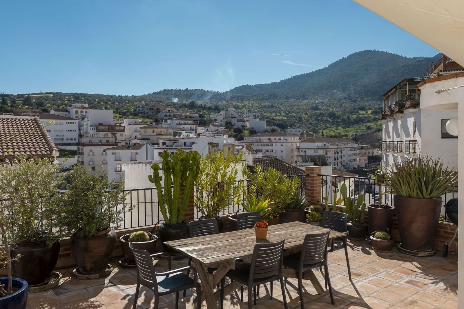 Casa de 2 habitaciones en Tolox en venta - 249.000 € (Ref: 9636253)