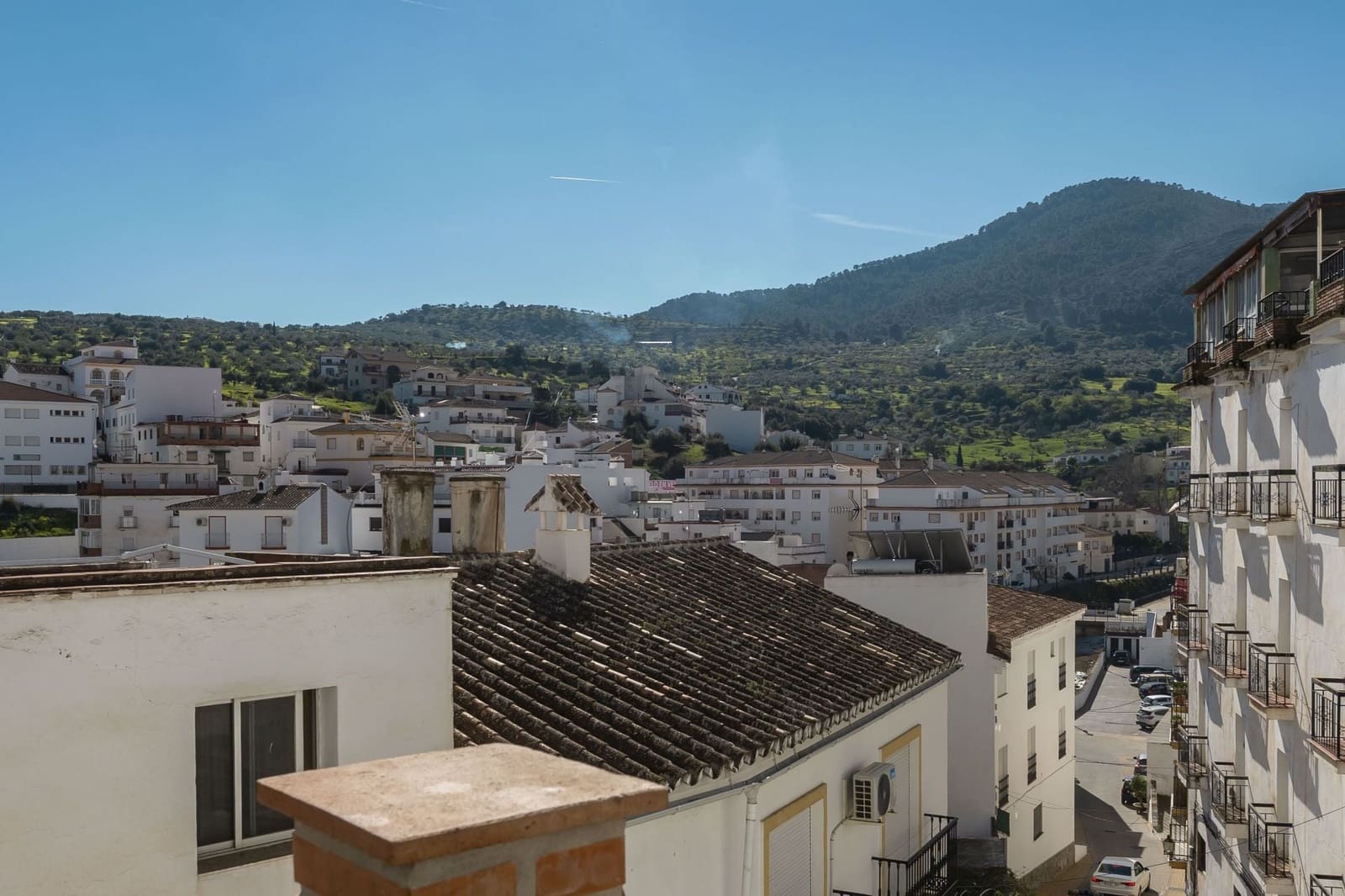 Casa de 2 habitaciones en Tolox en venta - 249.000 € (Ref: 9636253)