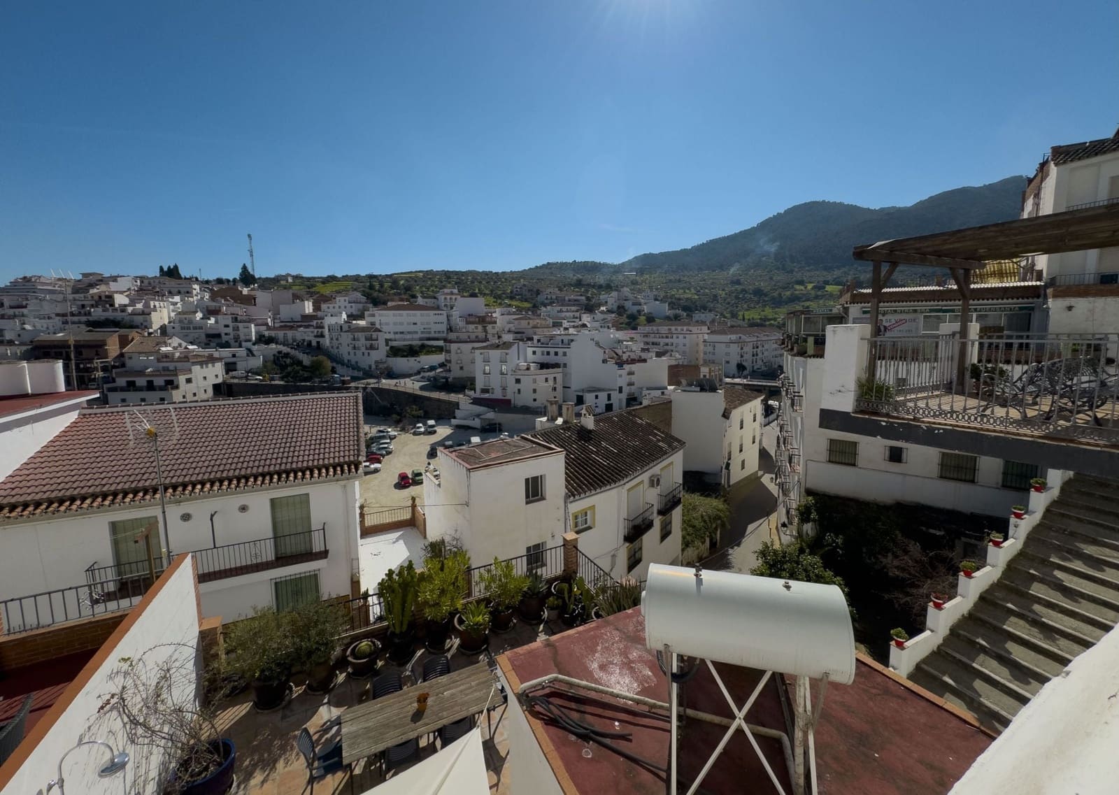 Casa de 2 habitaciones en Tolox en venta - 249.000 € (Ref: 9636253)