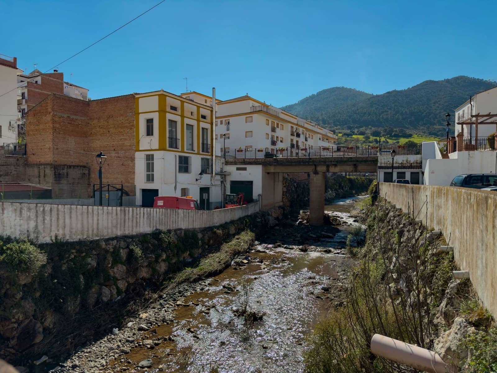 Casa de 2 habitaciones en Tolox en venta - 249.000 € (Ref: 9636253)