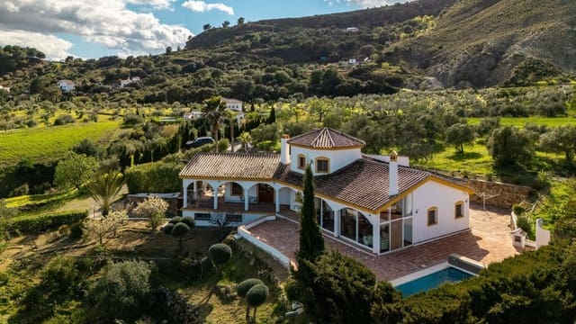 4 camera da letto Finca/Casa di Campagna in vendita in Casarabonela con piscina - 595.000 € (Rif: 9713880)