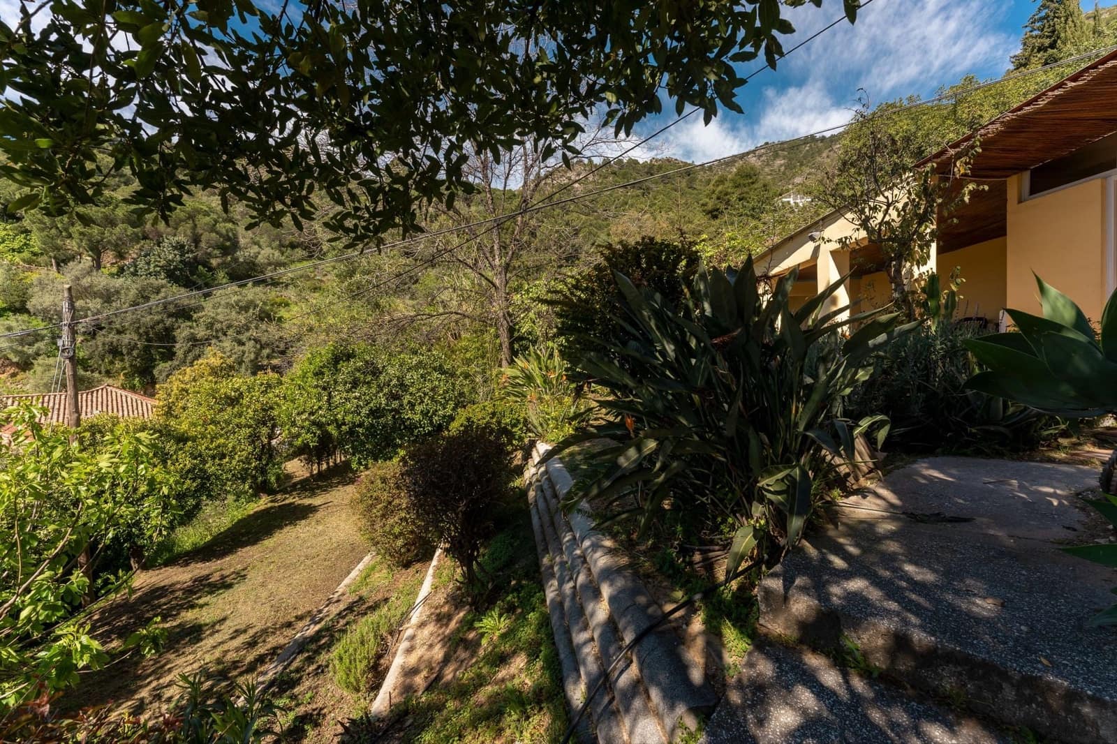 2 soveværelse Finca/Landehus til salg i Ojen med swimmingpool - € 495.000 (Ref: 9747514)