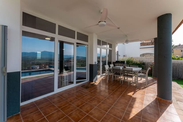 5 bedroom Villa for sale in Coín with pool - € 569,000 (Ref: 9758330)