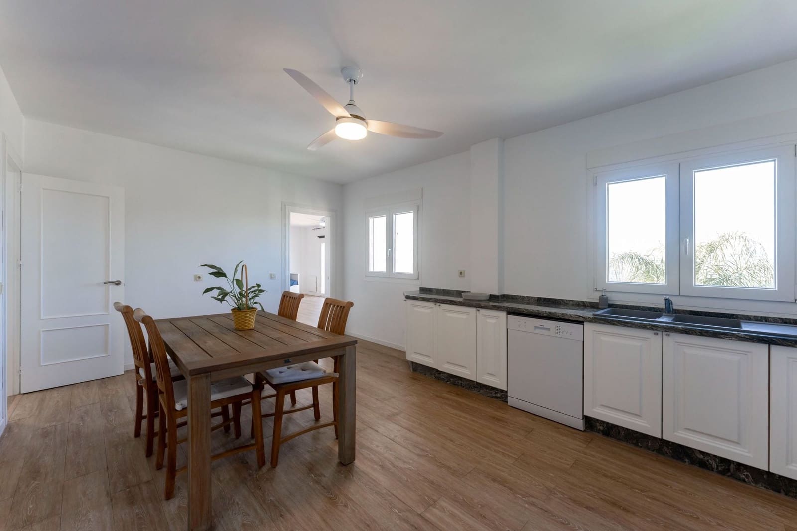 5 bedroom Villa for sale in Coin with pool - € 569,000 (Ref: 9758330)