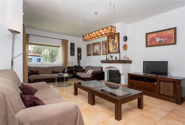 4 makuuhuone Huvila myytävänä paikassa Alhaurín el Grande mukana uima-altaan - 645 000 € (Ref: 9782154)