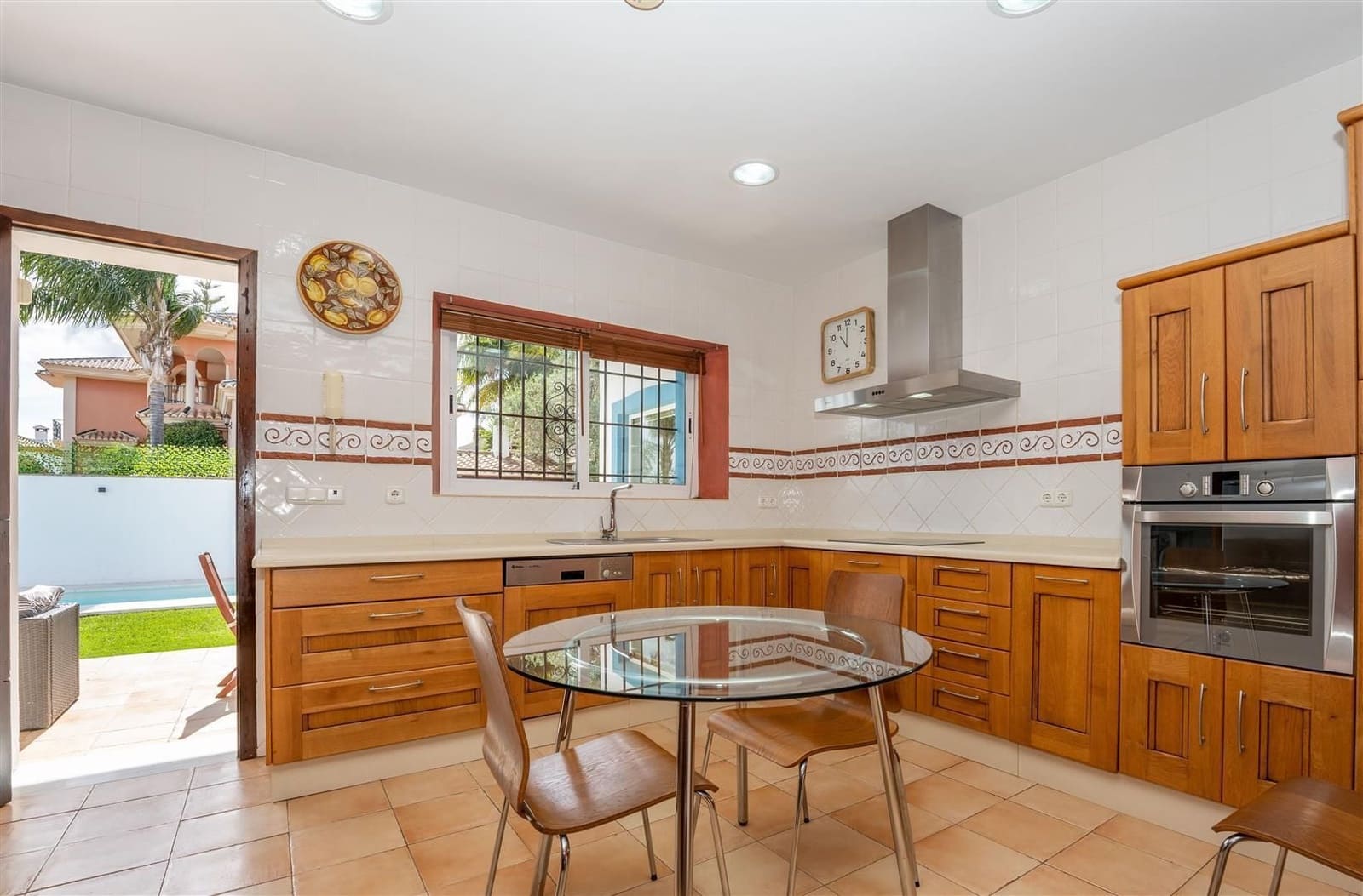 4 makuuhuone Huvila myytävänä paikassa Alhaurin el Grande mukana uima-altaan - 645 000 € (Ref: 9782154)