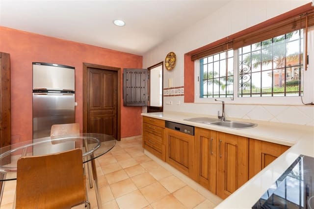 4 makuuhuone Huvila myytävänä paikassa Alhaurín el Grande mukana uima-altaan - 645 000 € (Ref: 9782154)