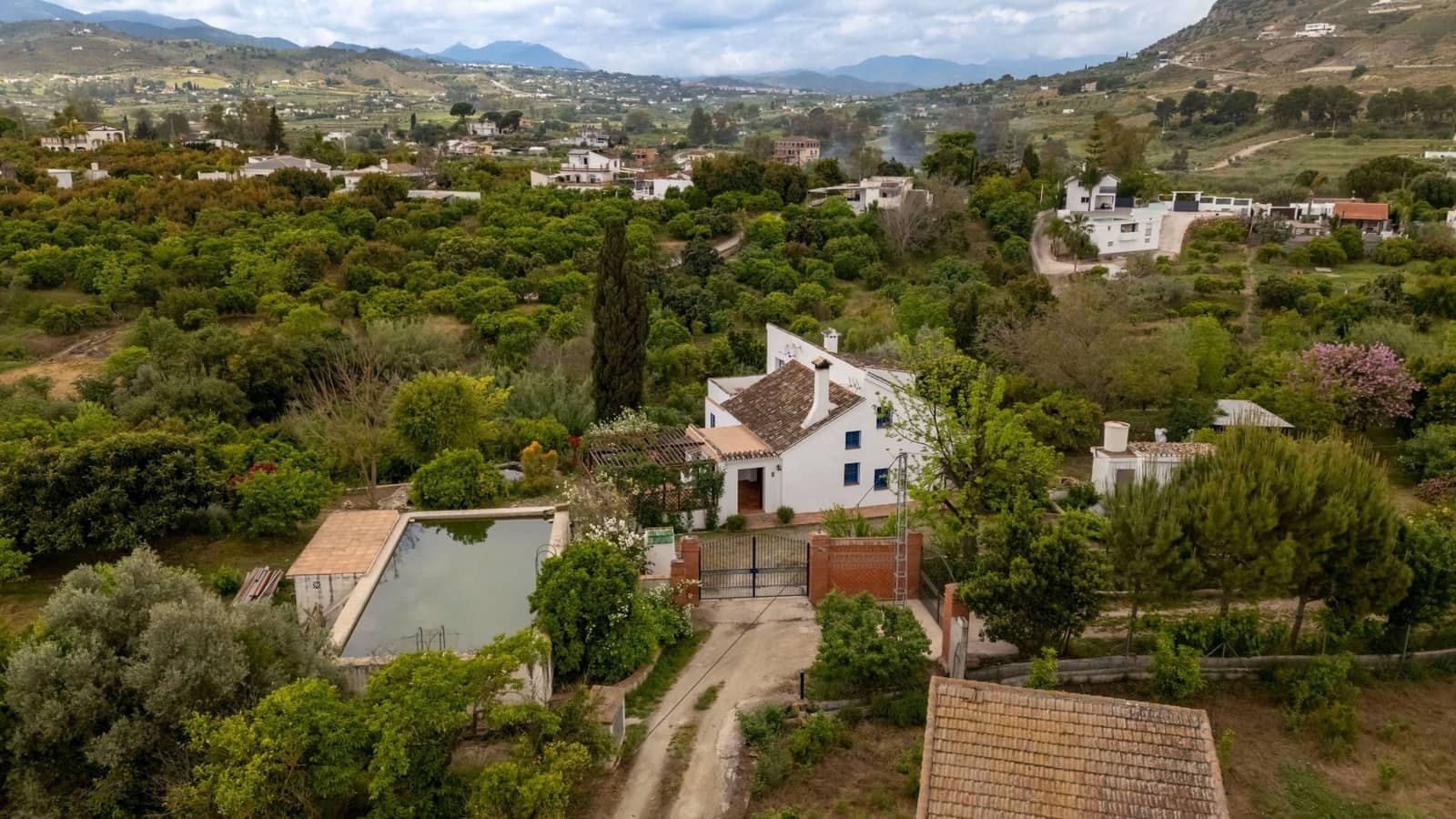 3 slaapkamer Finca/Landhuis te koop in Alhaurin el Grande - € 495.000 (Ref: 9816408)
